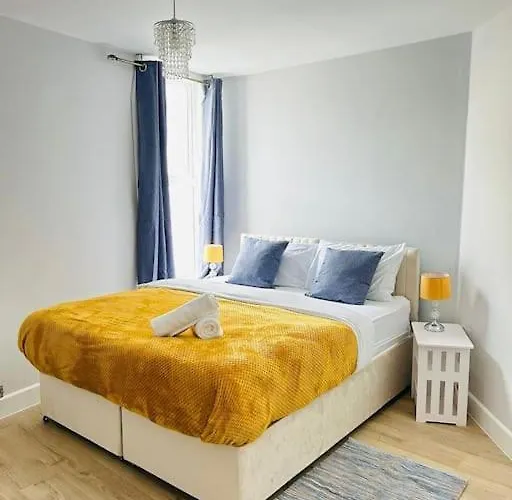 Charming 2 Bedroom Coastal Getaway, 5 Mins From Folkstone Beach, Suitable For Contractors