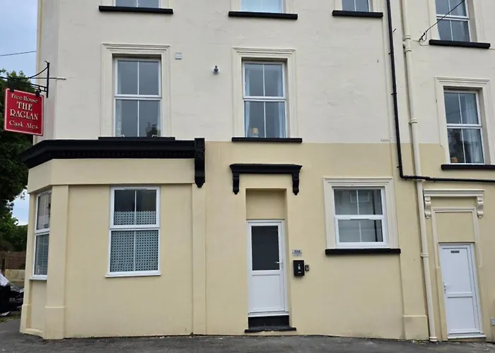 Charming 2 Bedroom Coastal Getaway, 5 Mins From Folkstone Beach, Suitable For Contractors