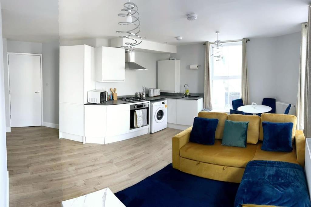 Charming 2 Bedroom Coastal Getaway, 5 Mins From Folkstone Beach, Suitable For Contractors * Folkestone