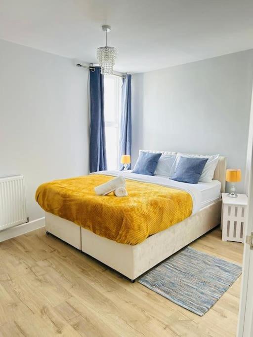 Charming 2 Bedroom Coastal Getaway, 5 Mins From Folkstone Beach, Suitable For Contractors