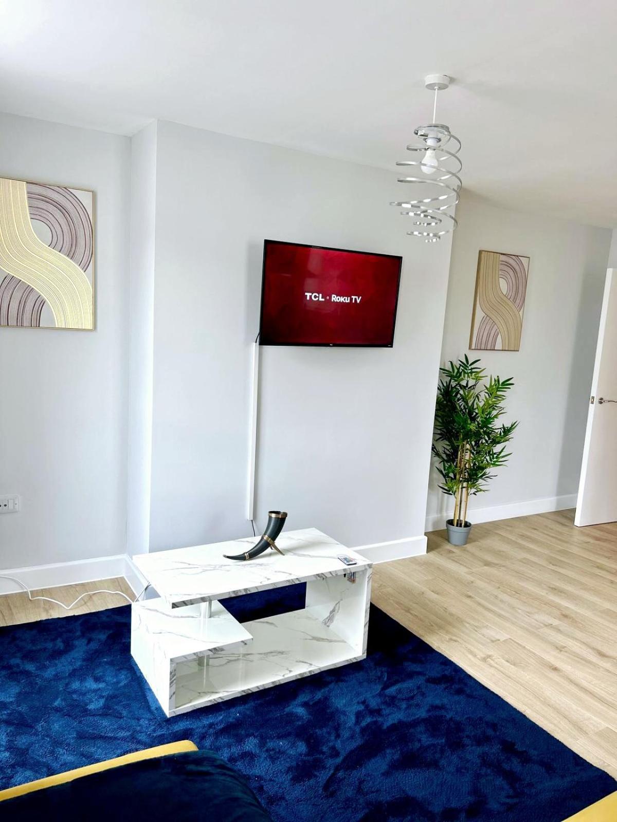 Charming 2 Bedroom Coastal Getaway, 5 Mins From Folkstone Beach, Suitable For Contractors * Folkestone