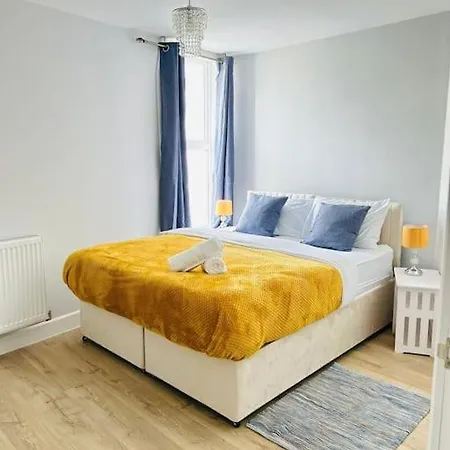 Charming 2 Bedroom Coastal Getaway, 5 Mins From Folkstone Beach, Suitable For Contractors Folkestone Exterior photo